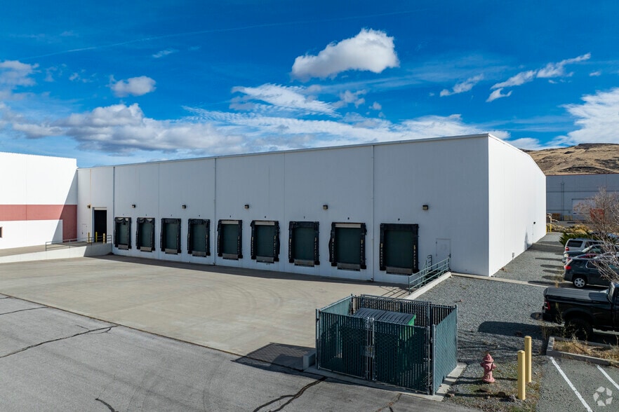 1755 E Prater Way, Sparks, NV for lease - Building Photo - Image 2 of 5