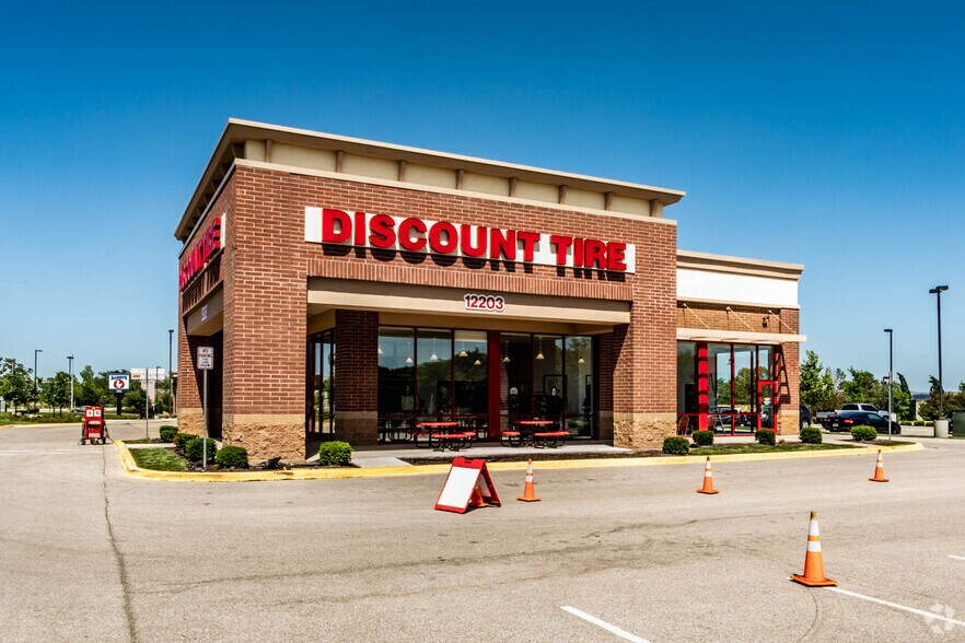 12203 S Strang Line Rd, Olathe, KS for sale - Primary Photo - Image 1 of 1