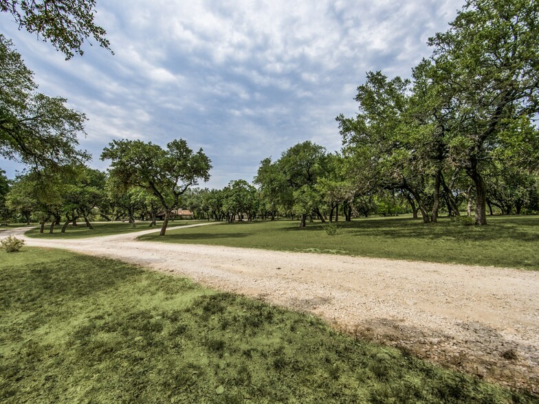 536 S School St, Boerne, TX for sale - Primary Photo - Image 1 of 40