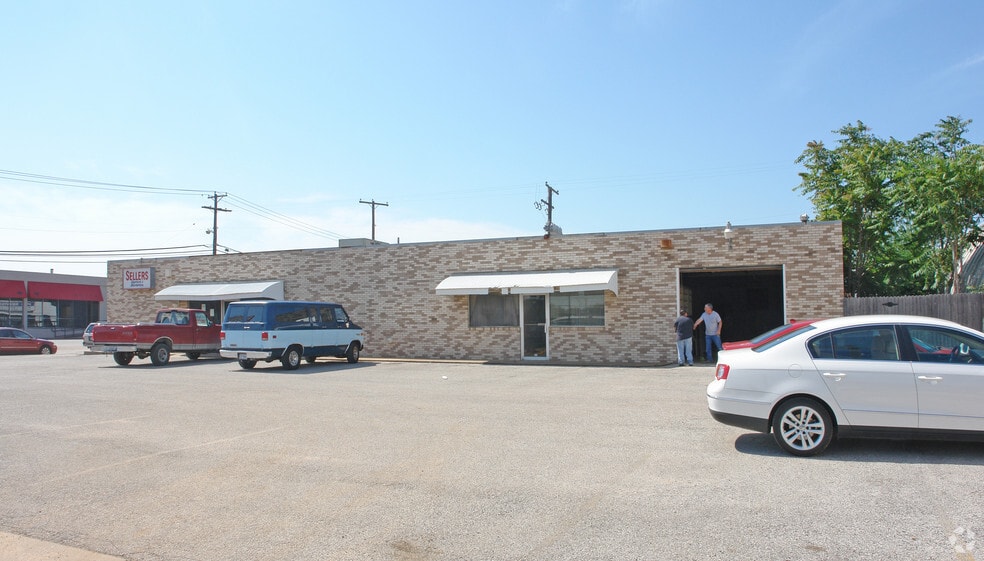 2801-2807 Crockett St, Fort Worth, TX for lease - Building Photo - Image 3 of 6