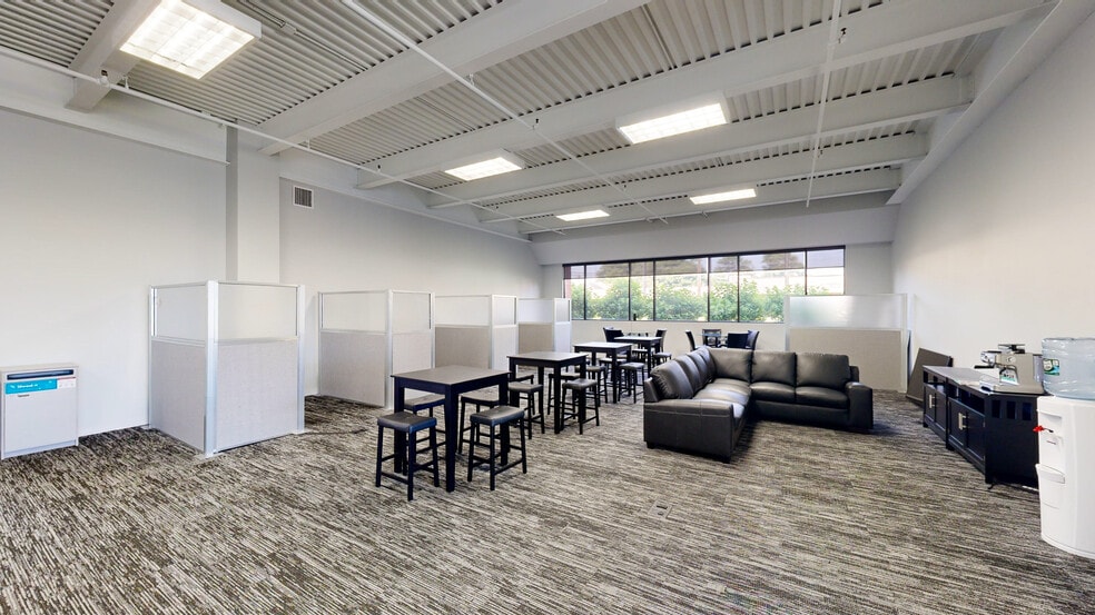 430 New Park Ave, Hartford, CT for lease - Interior Photo - Image 2 of 19