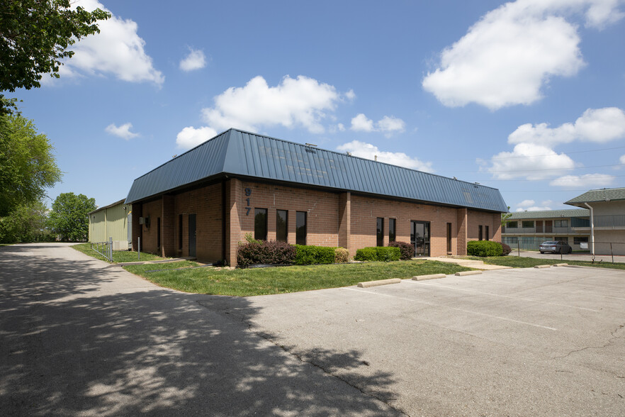 917 Nw Jefferson St, Blue Springs, MO for sale - Building Photo - Image 1 of 1