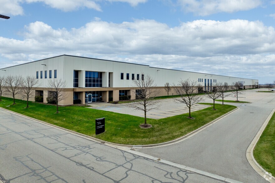 315 W Silverbell Rd, Orion, MI for lease - Building Photo - Image 2 of 7