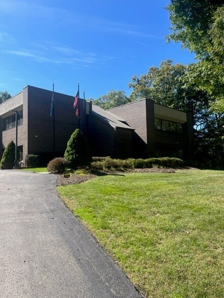 420 Commonwealth Dr, Warrendale, PA for lease - Building Photo - Image 2 of 10