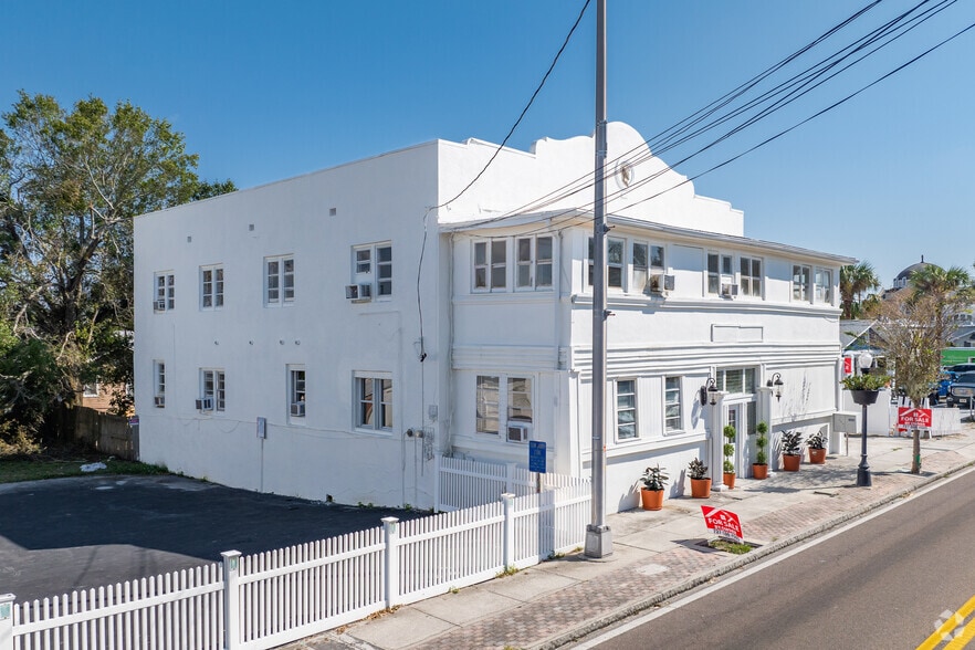 218 N Pinellas Ave, Tarpon Springs, FL for sale - Building Photo - Image 3 of 28