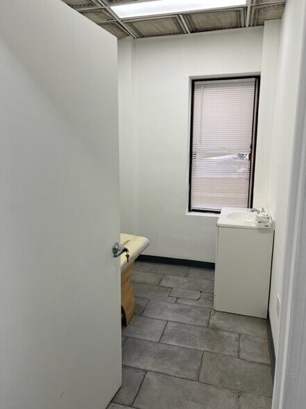 100 Livingston St, Brooklyn, NY for lease - Interior Photo - Image 3 of 11