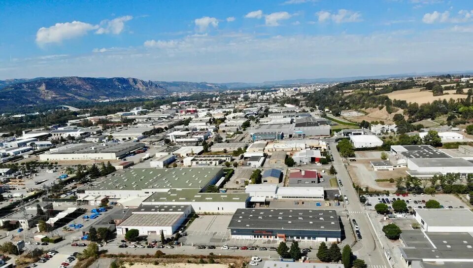 Flex in Valence for lease Building Photo- Image 1 of 5