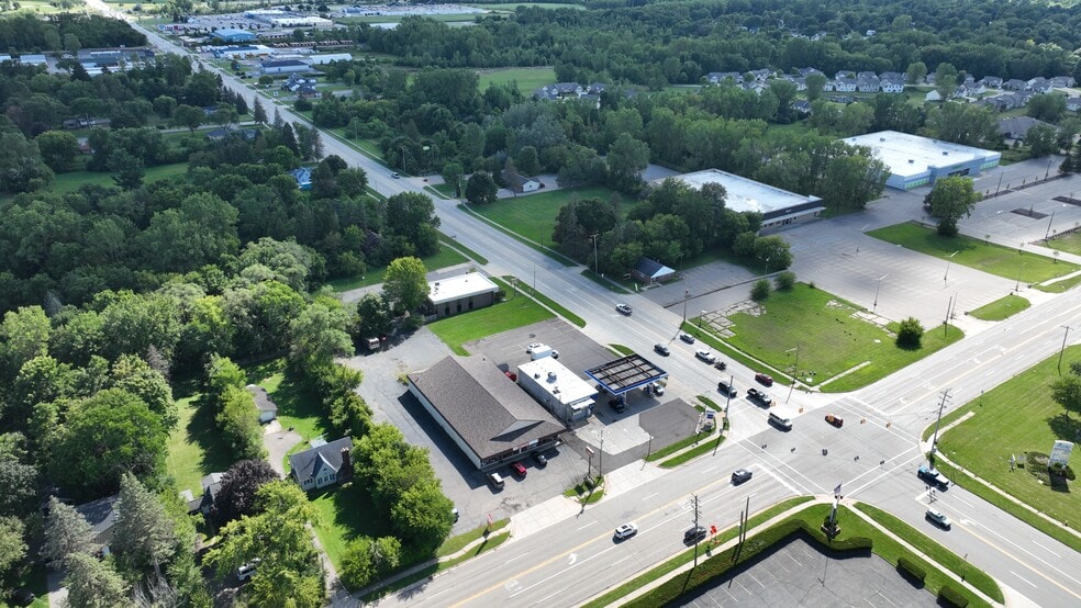 6020 Davison Rd, Burton, MI for sale - Building Photo - Image 2 of 25