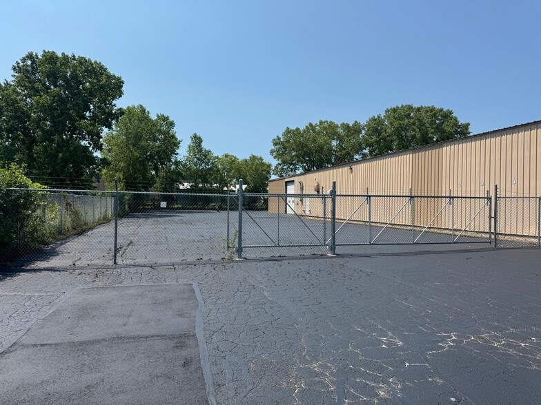 3675 N Main St, Oshkosh, WI for lease - Building Photo - Image 3 of 10