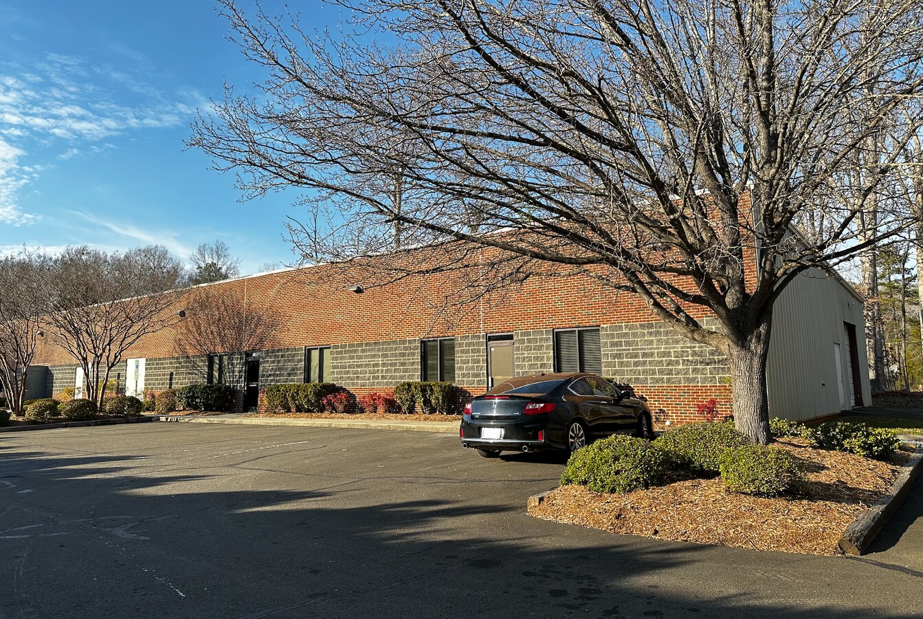 600 Meadowlands Dr, Hillsborough, NC 27278