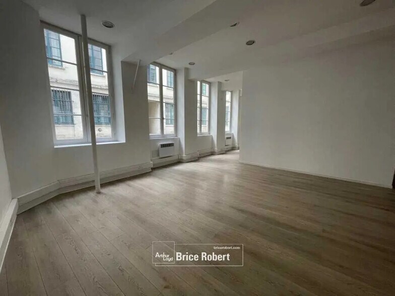 Office in Lyon for lease - Interior Photo - Image 3 of 11