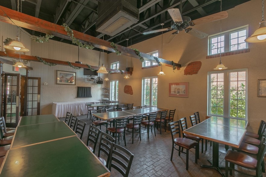 203 Brooks St, Wake Forest, NC for sale - Interior Photo - Image 2 of 27