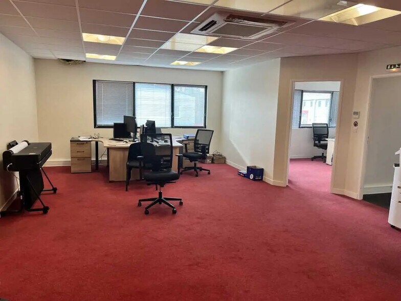 Office in Pacé for lease - Building Photo - Image 2 of 7