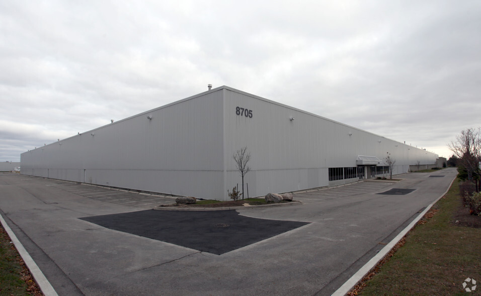 8705 Torbram Rd, Brampton, ON for lease - Building Photo - Image 2 of 3