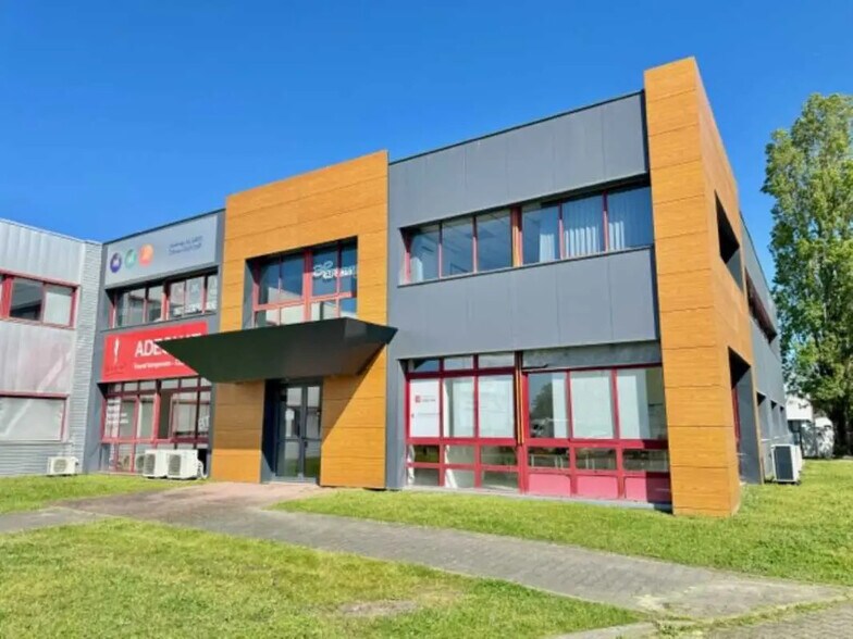 Office in Mérignac for lease - Building Photo - Image 2 of 9