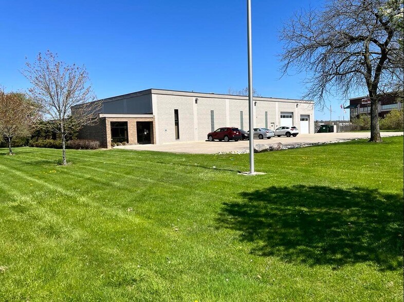 1280 Doris Rd, Auburn Hills, MI for sale - Building Photo - Image 1 of 1