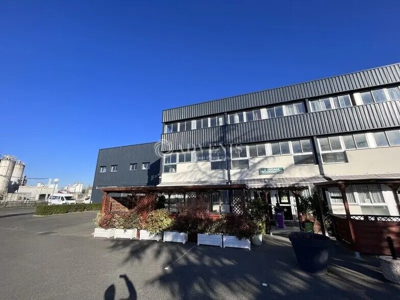 Office in Trappes for sale - Building Photo - Image 3 of 7