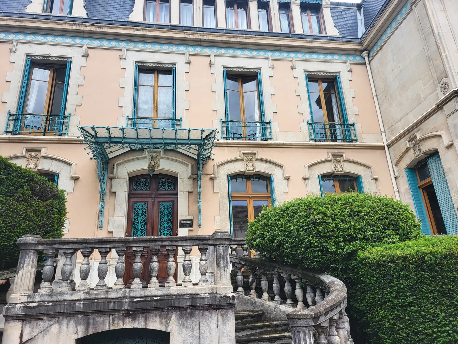 Office in Grenoble for lease Building Photo- Image 1 of 2