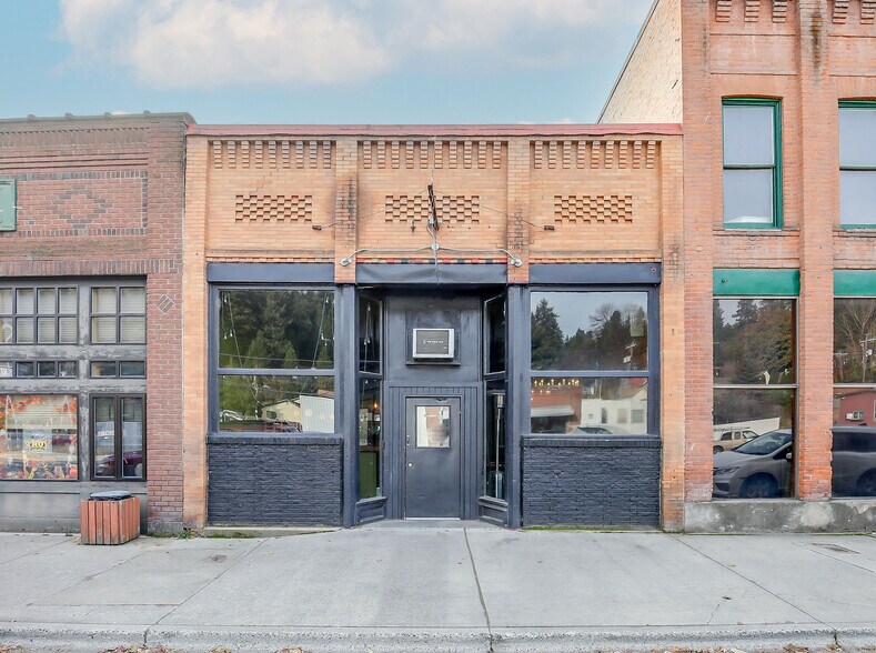 517 Main St, Troy, ID 83871