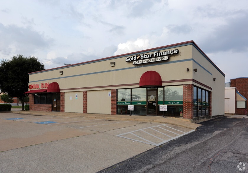 Plaza North Shopping Center portfolio of 3 properties for sale on LoopNet.com - Building Photo - Image 3 of 4