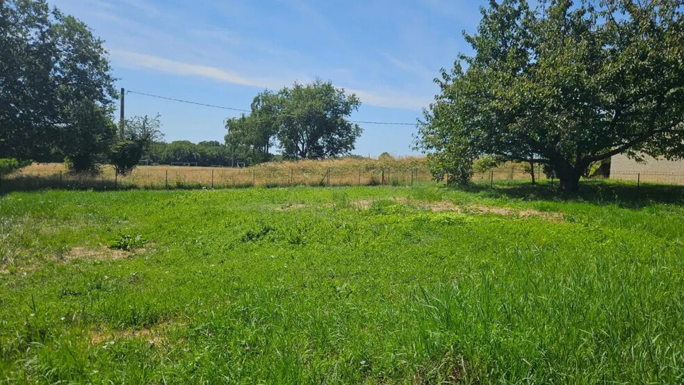 Land in Saint-Cyr-sur-le-Rhône for sale - Building Photo - Image 2 of 7
