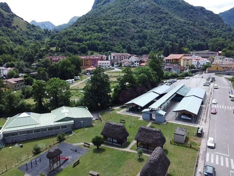 Calle Narciso Herrero Vaquero, S/N, Somiedo, Asturias for sale - Aerial - Image 2 of 9