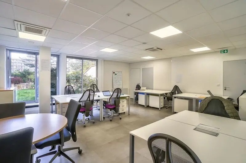 Vente Bureaux 400 m² - Photo 1