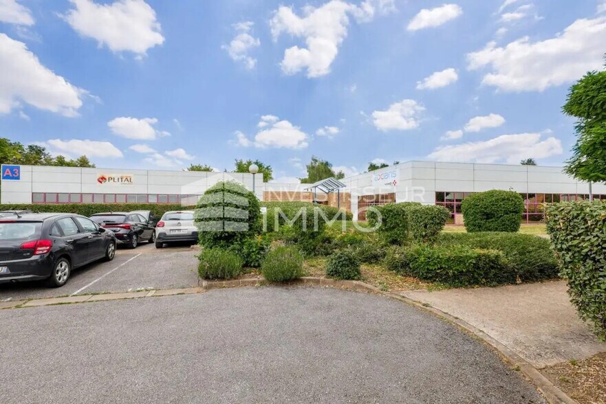 Office in Saint-Thibault-des-Vignes for lease - Building Photo - Image 1 of 4