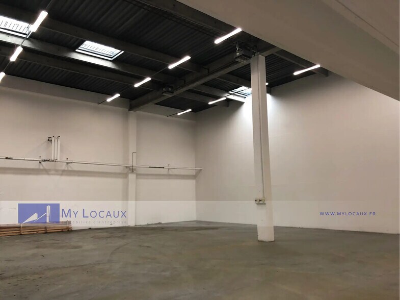 Flex in Cergy for lease - Interior Photo - Image 3 of 5