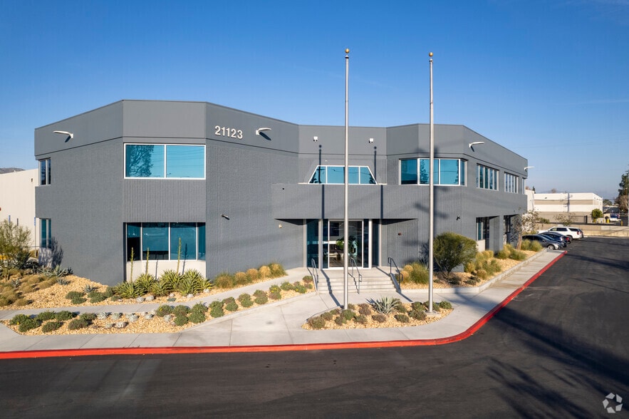 21123 Nordhoff St, Chatsworth, CA for lease - Primary Photo - Image 1 of 27