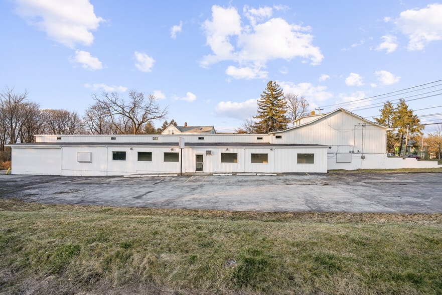 457 Violet Ave, Poughkeepsie, NY for sale - Building Photo - Image 1 of 33