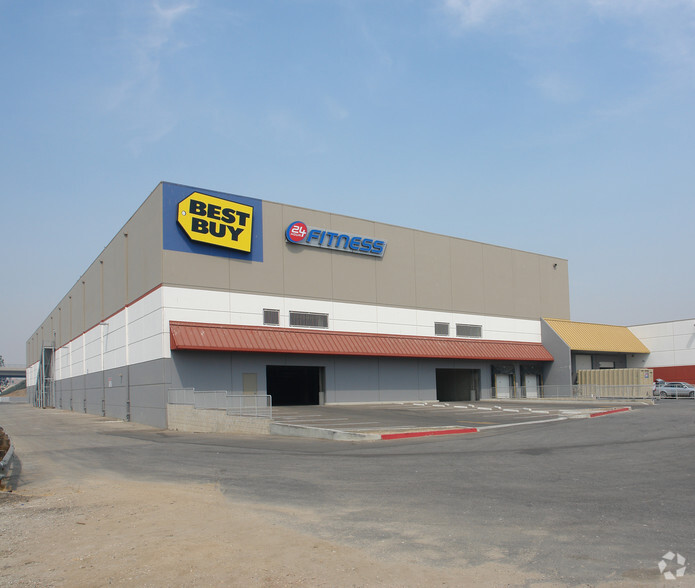 19350 Nordhoff St, Northridge, CA for lease - Building Photo - Image 3 of 10