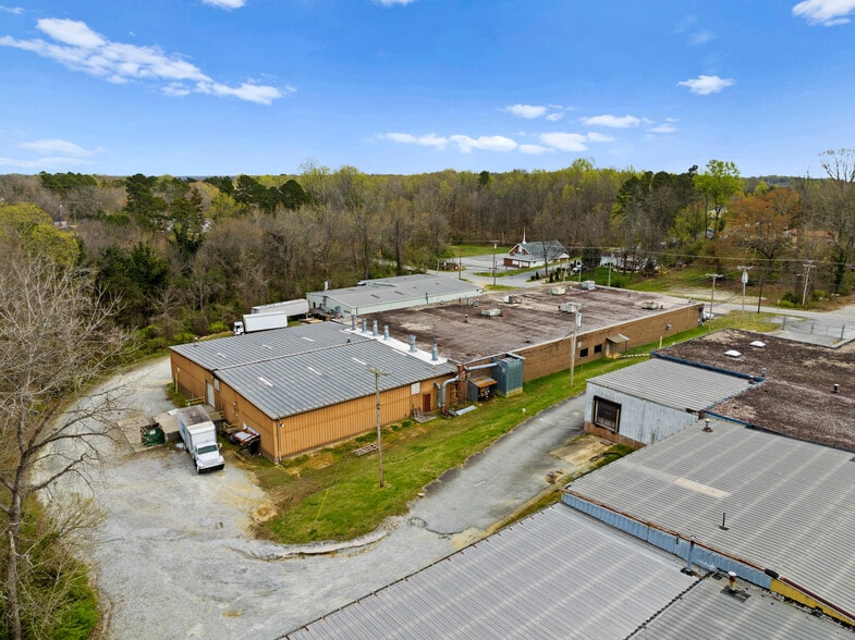 1200-1218 Hickory Chapel Road portfolio of 5 properties for sale on LoopNet.com - Building Photo - Image 3 of 12