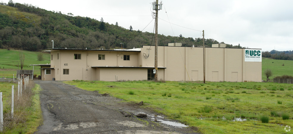 400 Grant Smith Rd, Roseburg, OR for lease - Building Photo - Image 2 of 12