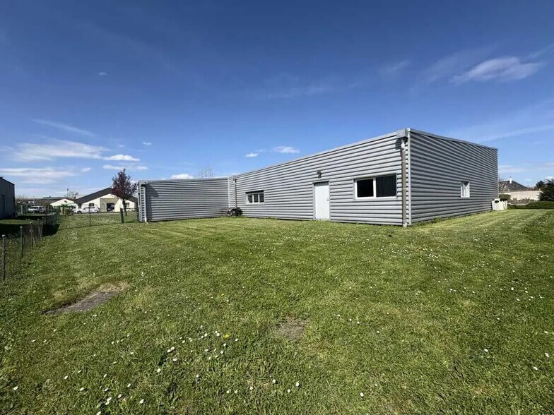 Office in La Chapelle-Saint-Mesmin for lease - Building Photo - Image 2 of 10