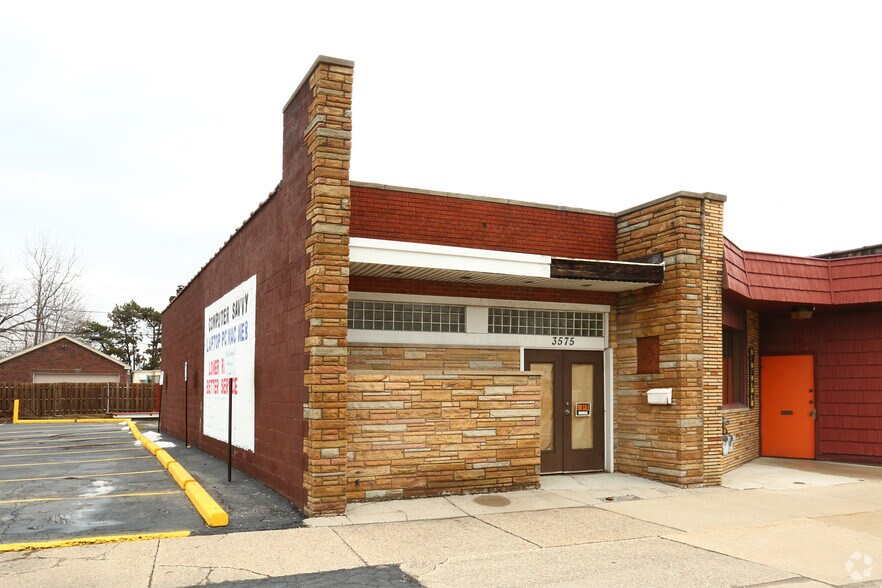 3575 Fort St, Lincoln Park, MI 48146