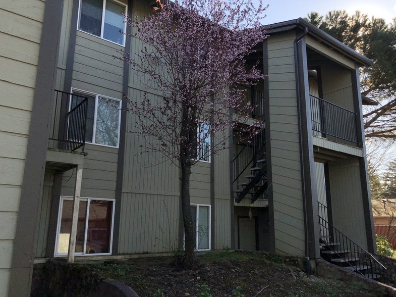 13410 SE Powell Blvd, Portland, OR for sale - Primary Photo - Image 1 of 40