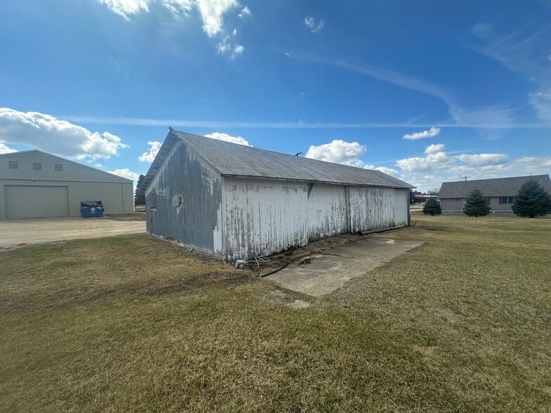 636 S East St, Mount Carroll, IL for sale - Building Photo - Image 3 of 25