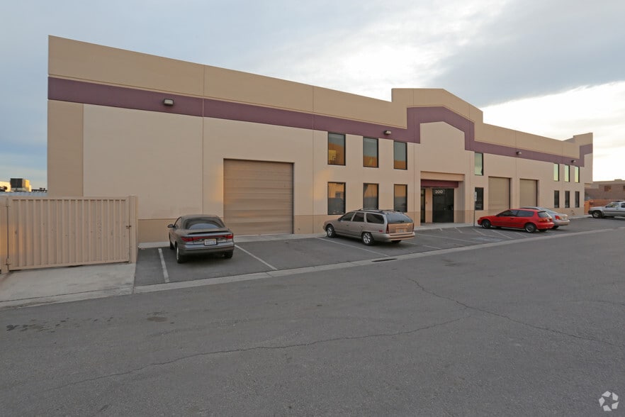 2926 Brooks Park Dr, North Las Vegas, NV for lease - Building Photo - Image 2 of 4