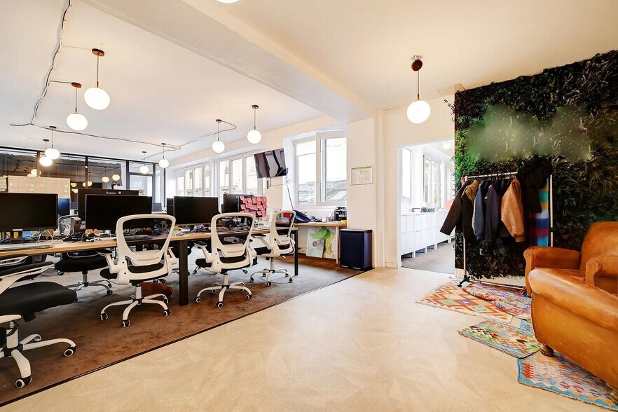 Office in Paris for lease - Interior Photo - Image 3 of 9