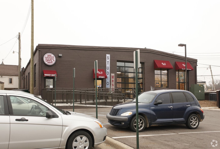 108-110 E Grand River Ave, Brighton, MI for lease - Building Photo - Image 2 of 14