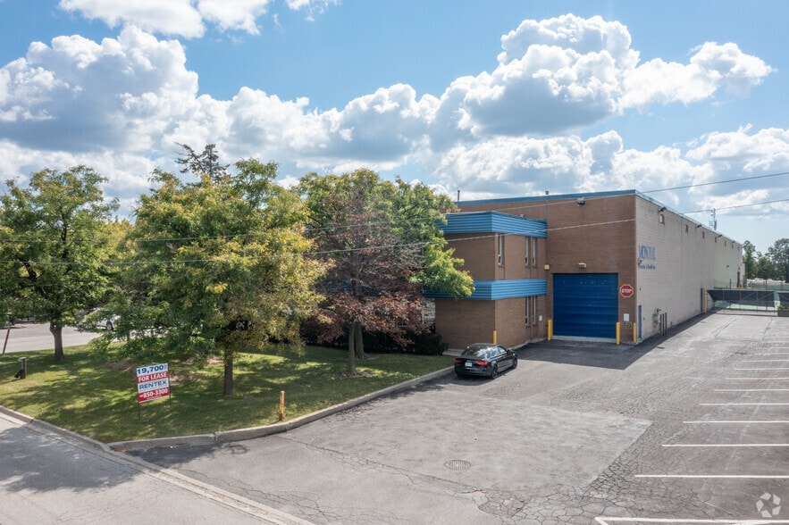 215 Doughton Rd, Vaughan, ON L4K 1R1