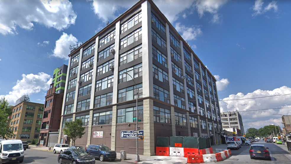 22-19 41st Ave, Long Island City, NY for lease - Building Photo - Image 1 of 5