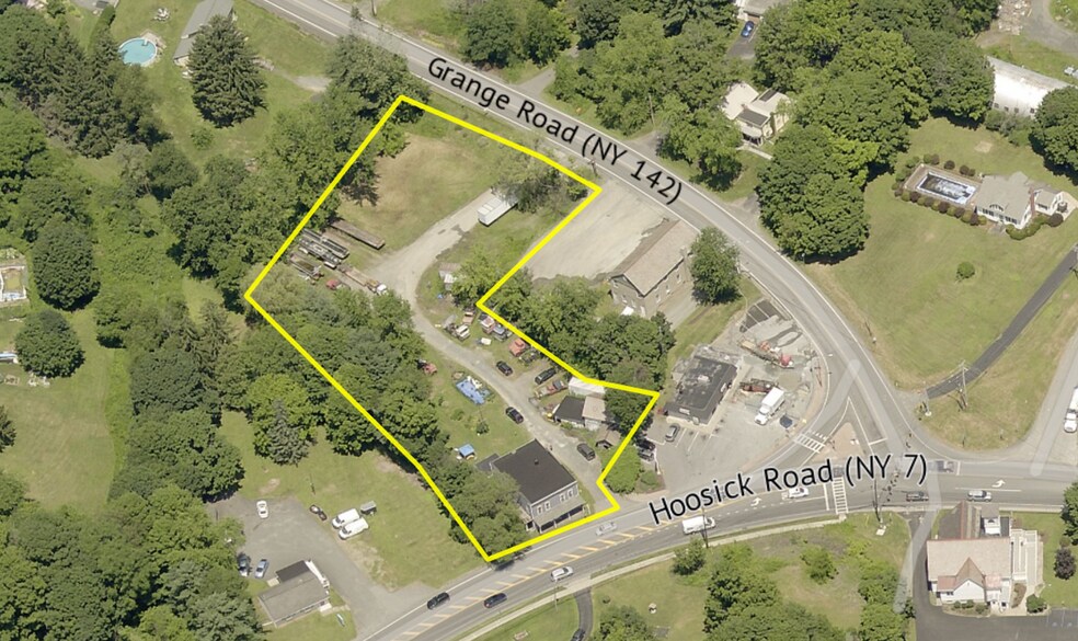 979 Hoosick St, Troy, NY 12180