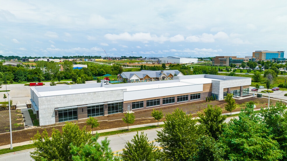 8400 W 165th Pl, Overland Park, KS for lease - Building Photo - Image 3 of 4