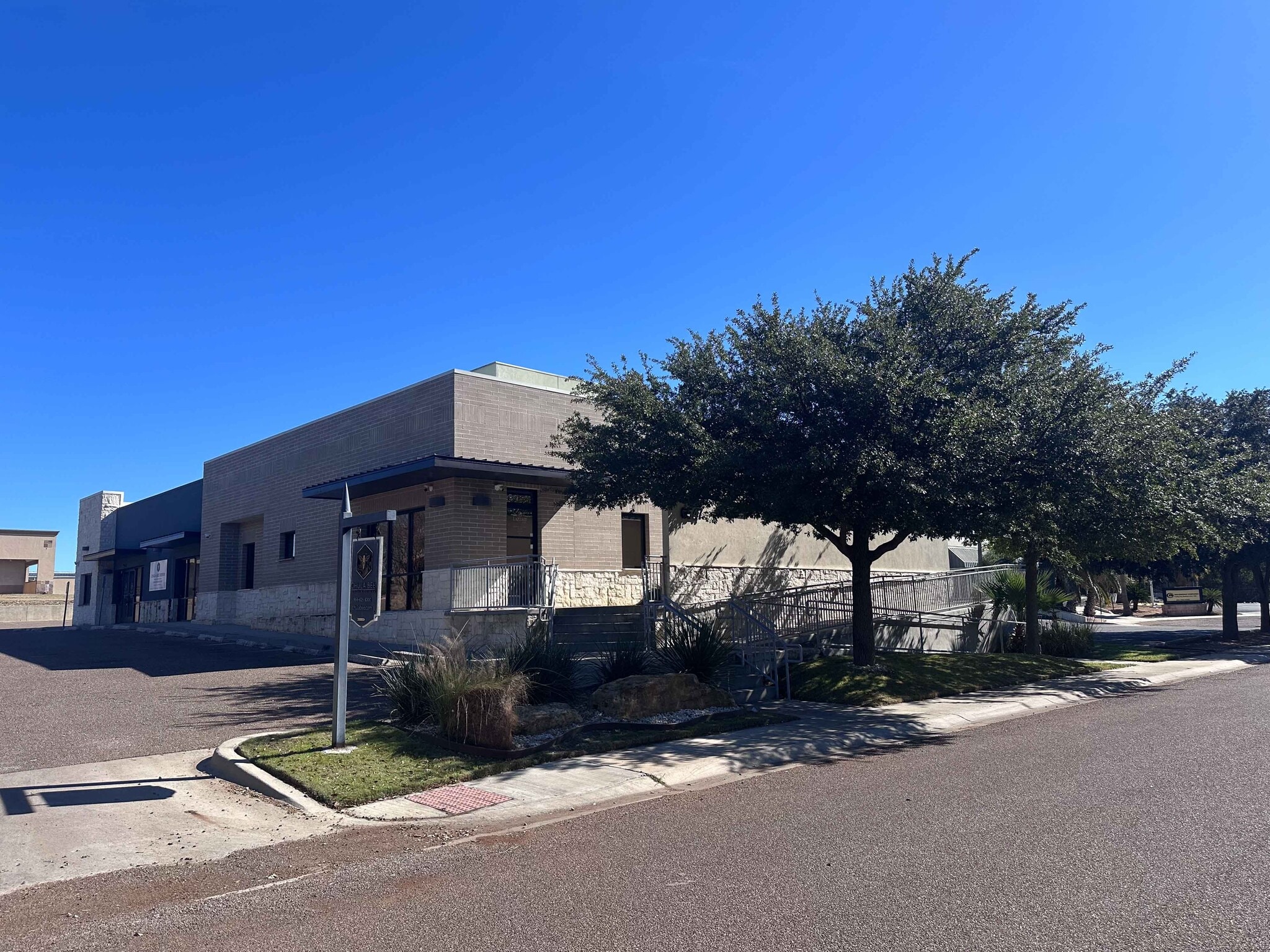 6547 Star Ct, Laredo, TX for lease Building Photo- Image 1 of 6