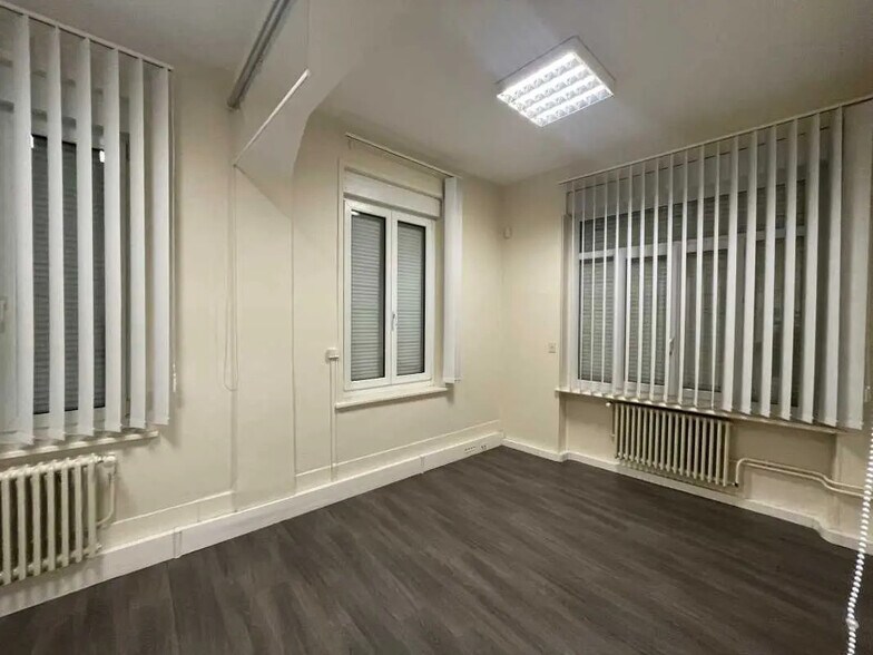 Office in Saint-Quentin for lease - Building Photo - Image 3 of 9
