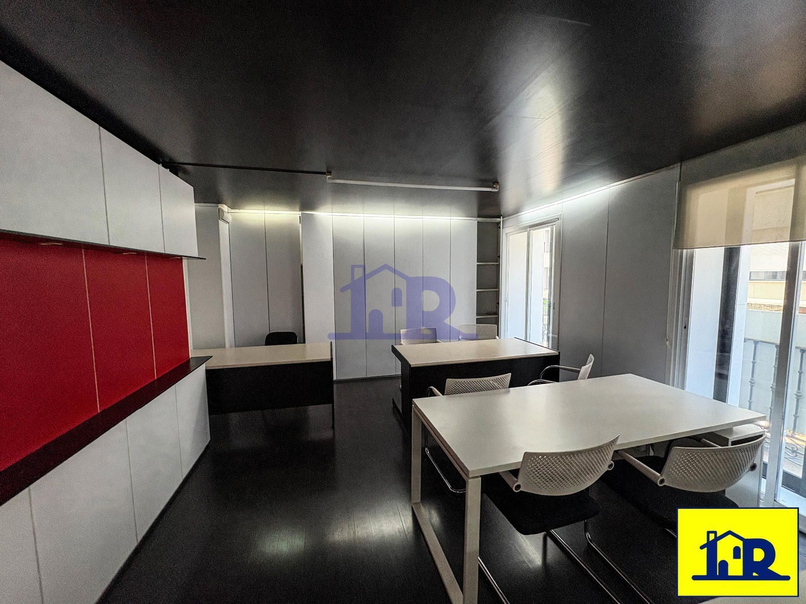 Office in Cuenca, Cuenca for lease Interior Photo- Image 1 of 9