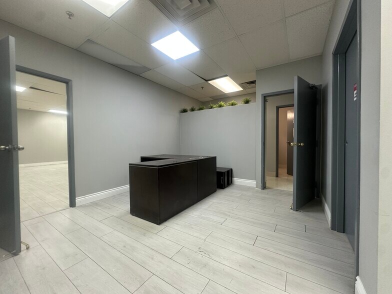168 Konrad Cres, Markham, ON for lease - Building Photo - Image 3 of 20