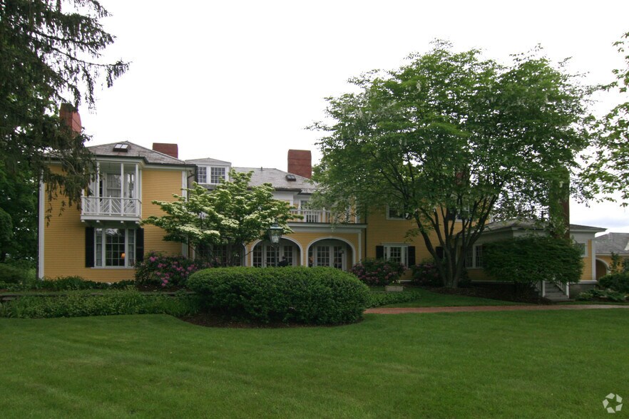 116 S River Rd, Bedford, NH 03110